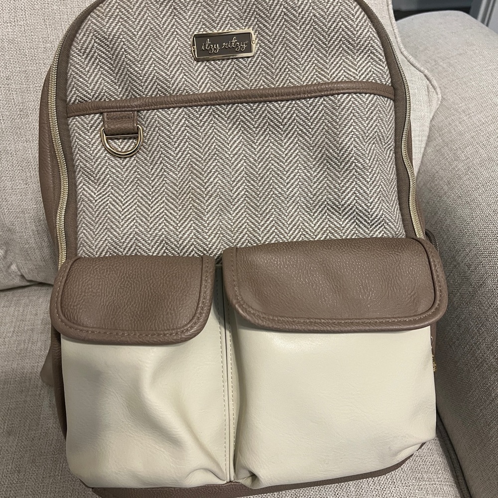 Itzy Ritzy Boss Backpack Diaper Bag in Vanilla Latte